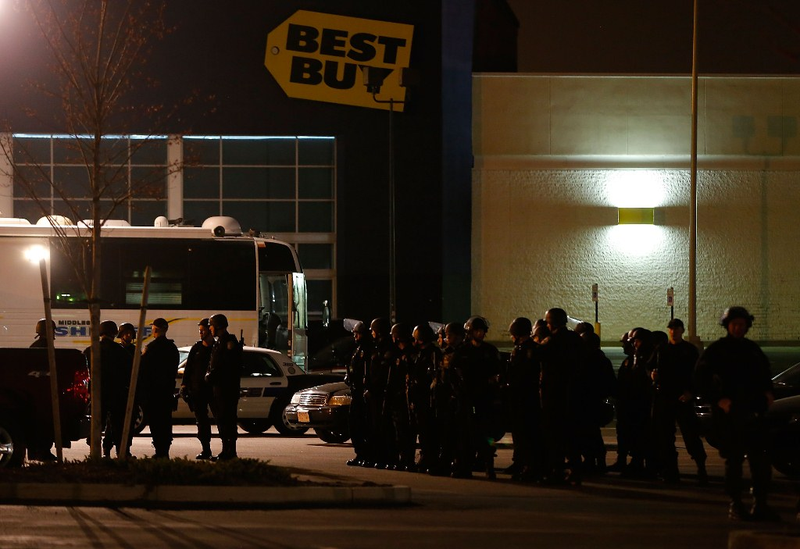 Illustration for article titled Scenes From The Watertown Manhunt